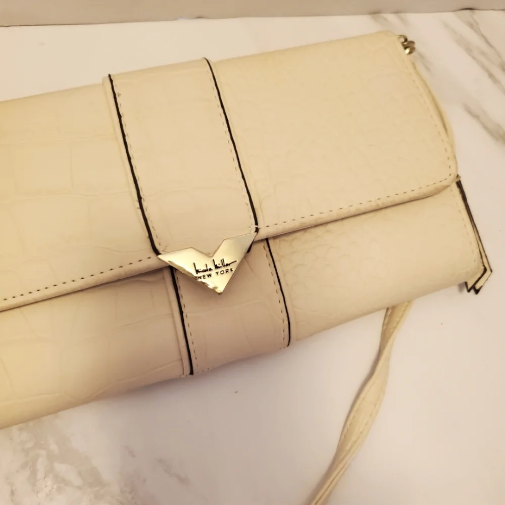 New Multi Pocket And Card Holders Crossbody By Nicole Miller
